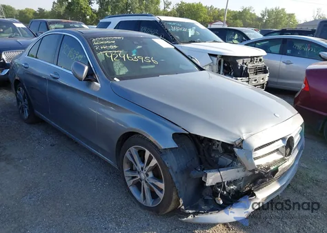 2016 Mercedes-Benz C 300 Luxury/Sport из США, поврежденный, VIN 55SWF4JB5GU115879